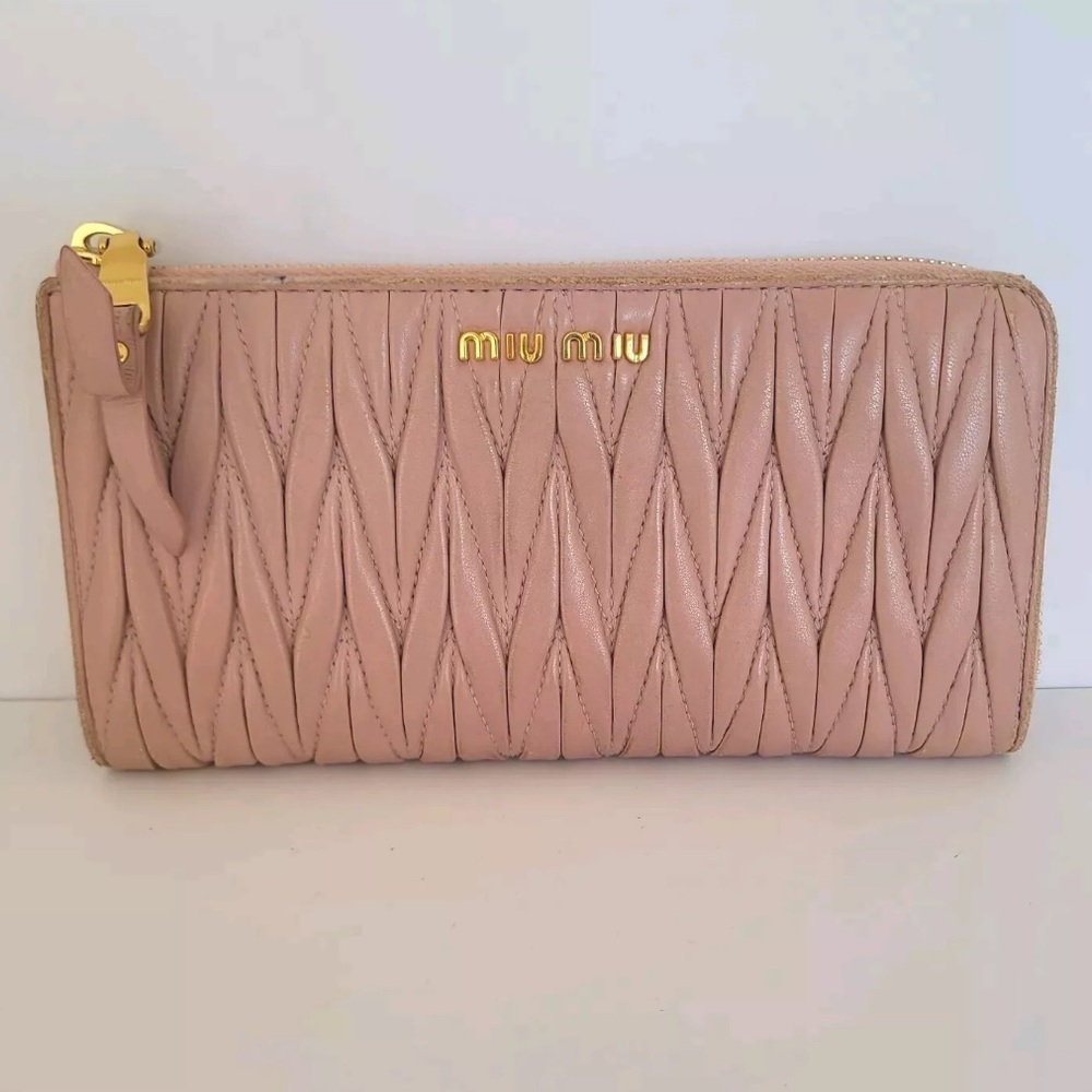 🩷Miu Miu Matelasse Pink Leather Accordion Card Holder Logo Zip Around Wallet🩷